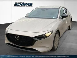 Grau (platinum quartz m) Neu 2024 Mazda 3 Nagisa Limousine | 26.490 € (Fairer Preis)