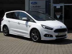 Weiß (frostweiß) Gebraucht 2018 Ford S-MAX ST-Line Van / Kleinbus | 22.890 € (Fairer Preis)