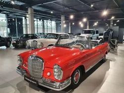 Rot Gebraucht 1964 Mercedes W111 Cabrio | 85.700 €