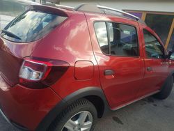 Rot Gebraucht 2014 Dacia Sandero Prestige Kleinwagen | 3.900 € (Fairer Preis)