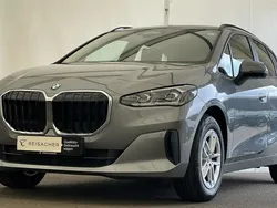 Skyscraper grau metallic Gebraucht 2024 BMW 218 Active Tourer Luxury Line Van / Kleinbus | 31.349 € (Guter Preis)