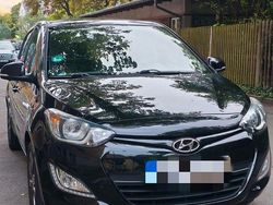 Schwarz Gebraucht 2014 Hyundai i20 Edition Kleinwagen | 6.600 € (Etwas zu teuer)