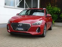 Rot Gebraucht 2018 Hyundai i30 Premium Kombi | 14.990 € (Etwas zu teuer)
