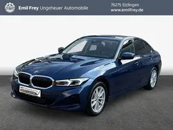 Black sapphire metallic Gebraucht 2024 BMW 330 M Sport Kombi | 54.390 €