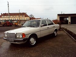 Grau Gebraucht 1981 Mercedes 200 Limousine | 8.500 €