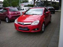 Rot Gebraucht 2007 Opel Tigra Cabrio | 4.950 € (Teuer)
