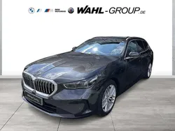 Grau Gebraucht 2024 BMW 530e Sport Line Kombi | 59.990 €
