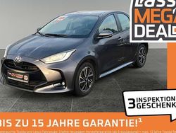 Grau Gebraucht 2022 Toyota Yaris Team Limousine | 15.980 € (Fairer Preis)