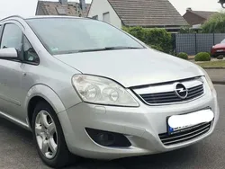 Grau Gebraucht 2010 Opel Zafira Selection Van / Kleinbus | 3.400 € (Fairer Preis)