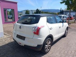 Weiß / schwarz weiß / schwarz Gebraucht 2018 Ssangyong (KGM) Tivoli Crystal SUV | 11.646 € (Etwas zu teuer)