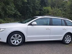 Weiß Gebraucht 2012 Skoda Superb Active Kombi | 9.600 € (Fairer Preis)