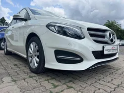 Weiß Gebraucht 2016 Mercedes B180 Van / Kleinbus | 13.699 € (Fairer Preis)