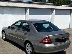 Gold Gebraucht 2007 Mercedes C200 Elegance Limousine | 7.300 € (Fairer Preis)