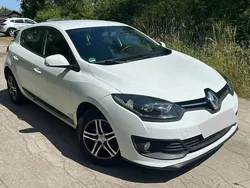 Weiß Gebraucht 2015 Renault Mégane III Limousine | 6.690 €