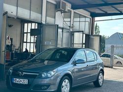 Grau Gebraucht 2006 Opel Astra Kleinwagen | 2.700 € (Fairer Preis)