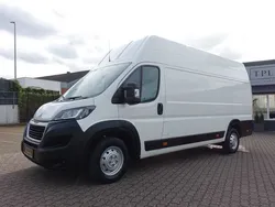 Weiß Gebraucht 2021 Peugeot Boxer Premium Van | 21.950 € (Etwas zu teuer)