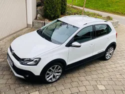 Weiß Gebraucht 2016 VW Polo Cross Kleinwagen | 14.999 €