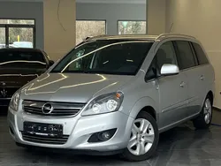 Silber Gebraucht 2011 Opel Zafira Design Edition Van / Kleinbus | 5.990 € (Fairer Preis)