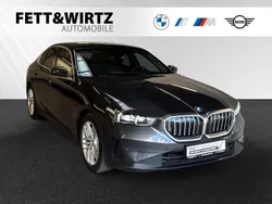 Sophistograu brillanteffekt metallic Gebraucht 2024 BMW 530e Limousine | 57.750 € (Fairer Preis)