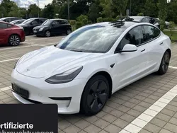 Weiß Gebraucht 2021 Tesla Model 3 Limousine | 24.800 € (Fairer Preis)