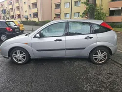 Grau Gebraucht 1999 Ford Focus Ambiente Kombi | 500 € (Guter Preis)