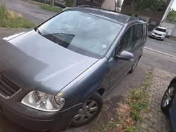 Grau Gebraucht 2006 VW Touran Trendline Van / Kleinbus | 750 € (Superpreis)