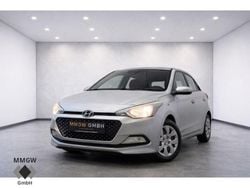 Sleek silver / met Gebraucht 2017 Hyundai i20 Active Limousine | 6.990 € (Guter Preis)