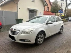 Weiß Gebraucht 2009 Opel Insignia Kombi | 3.000 € (Guter Preis)