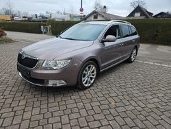 Violett Gebraucht 2011 Skoda Superb Elegance Kombi | 4.700 € (Guter Preis)