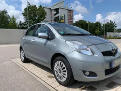 Grau Gebraucht 2011 Toyota Yaris Life Kleinwagen | 3.850 € (Fairer Preis)