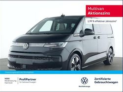 Schwarz (deep black perleffekt (schwarz)) Gebraucht 2025 VW Multivan Life Van / Kleinbus | 66.120 €