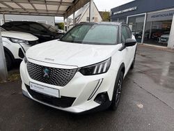 Perlmutt weiß Gebraucht 2021 Peugeot e-2008 GT SUV | 18.990 € (Fairer Preis)