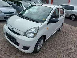 Weiß Gebraucht 2011 Daihatsu Cuore Kleinwagen | 4.590 €