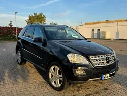 Schwarz Gebraucht 2011 Mercedes ML350 SUV | 24.000 €
