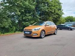 Orange Gebraucht 2016 Hyundai i20 Style Limousine | 10.400 € (Fairer Preis)