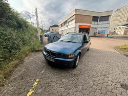 Blau Gebraucht 2002 BMW 318 Kombi | 1.300 €