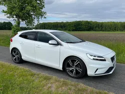 Weiß Gebraucht 2016 Volvo V40 R-Design Momentum Kombi | 13.990 € (Fairer Preis)