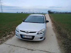 Grau Gebraucht 2009 Hyundai i30 Kleinwagen | 3.000 €