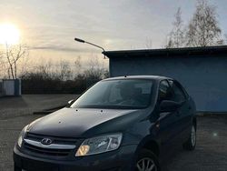 Braun Gebraucht 2015 Lada Granta Limousine | 1.100 €