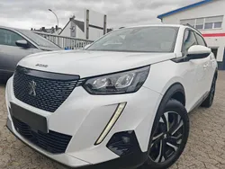 Weiß Gebraucht 2022 Peugeot 2008 Allure SUV | 12.971 € (Superpreis)