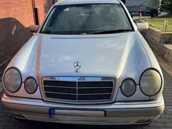Silber Gebraucht 1998 Mercedes E300 Elegance Limousine | 3.700 €