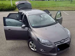 Braun Gebraucht 2011 Ford Focus Kombi | 2.200 € (Superpreis)