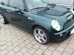 Grün Gebraucht 2005 Mini John Cooper Works Kleinwagen | 6.500 € (Fairer Preis)