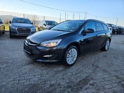 Schwarz Gebraucht 2016 Opel Astra Edition Kombi | 5.950 € (Guter Preis)