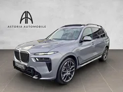 Skyscraper grau metallic Gebraucht 2024 BMW X7 M Sport SUV | 94.990 €
