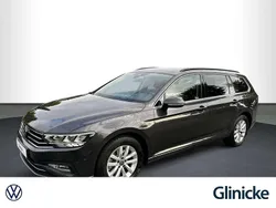 Mangangrau metallic Gebraucht 2024 VW Passat Business Kombi | 28.270 € (Guter Preis)
