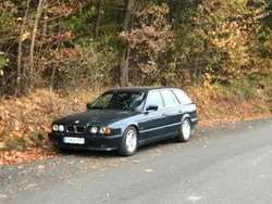 Blau Gebraucht 1995 BMW 520 Kombi | 3.950 €