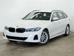 Mineralweiss metallic Gebraucht 2024 BMW 318 Sport Line Kombi | 33.780 € (Fairer Preis)