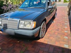 Schwarz Gebraucht 1988 Mercedes E300 Kombi | 4.000 €