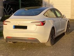Weiß Gebraucht 2023 Tesla Model 3 Limousine | 35.000 € (Teuer)